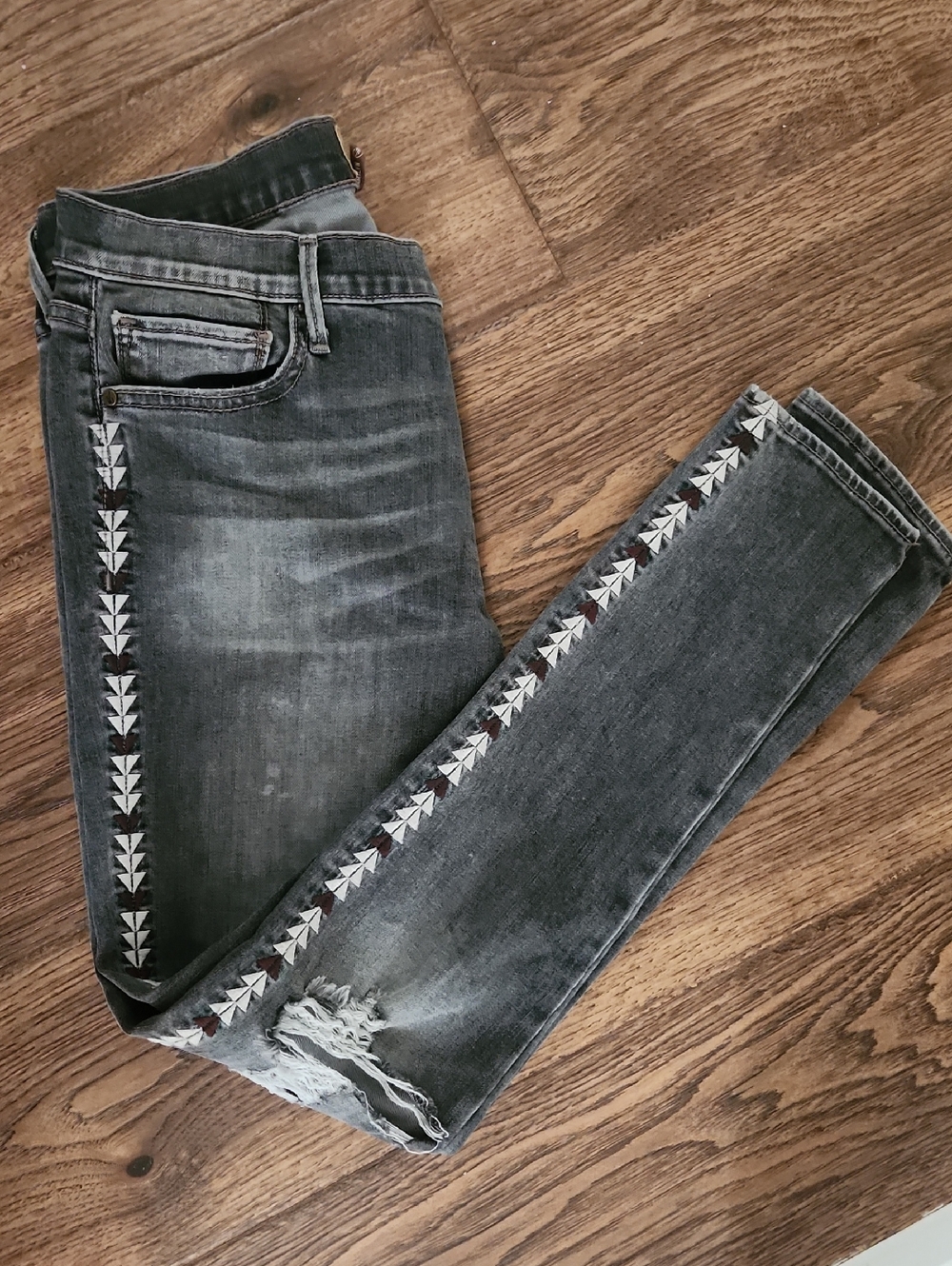 Distressed Gray Jeans with Embroidered Detail